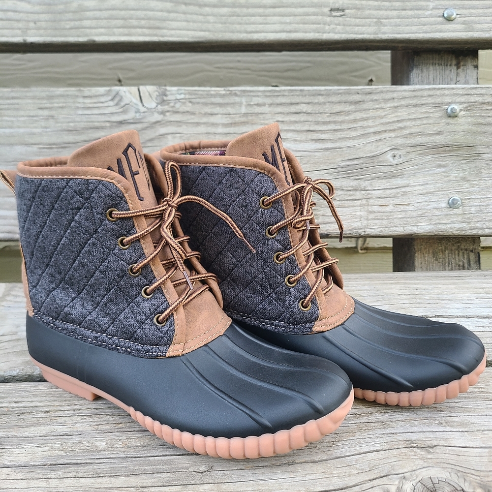 NWOT Marleylilly Quilted Gray Monogrammed Duck Boots Size 11